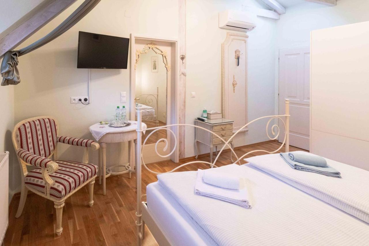 Hotel Na Kapucinske Mikulov Zewnętrze zdjęcie