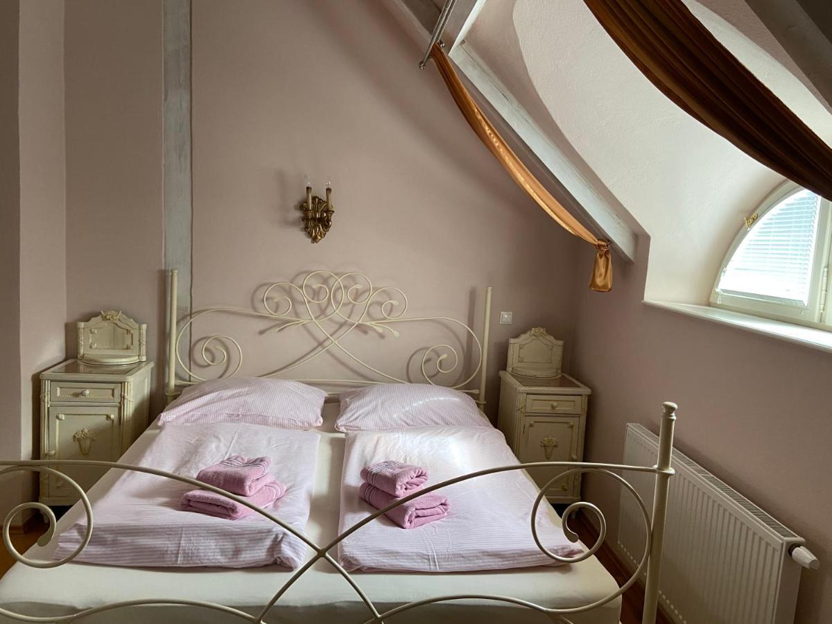 Hotel Na Kapucinske Mikulov Zewnętrze zdjęcie